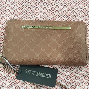 Steve Madden Wallet Wristlet Cognac Color Printed Textured Gold Zipper
